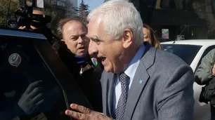 Juan Carlos Lascurain negó los cargos en su contra y terminó a las piñas