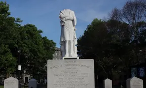 En Estados Unidos, "decapitaron" a Cristóbal Colón y remueven su estatua de dos ciudades
