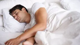 El uso de pantallas antes de dormir aumenta en un 59% el riesgo de insomnio