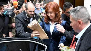 Cristina Fernández de Kirchner se corre de la escena pública y vuelve a negociar listas