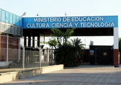 Tras el fallo del STJ, Zdero dio marcha atrás y derogó el límite a postítulos docentes
