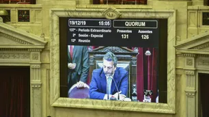 El Gobierno todavía no reglamentó la Ley de Emergencia: aún no rige el 30% de recargo para el "dólar ahorro"