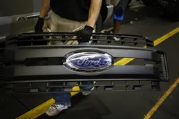 La solución de Ford para las entregas sin conductor: los robots sin cabeza