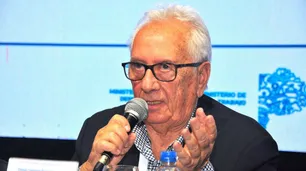 Héctor Recalde: "Si Cristina Kirchner se presenta gana al galope"