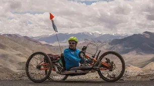 El argentino que escaló el Himalaya a pesar de no poder caminar