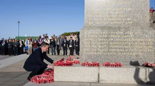 David Cameron espera que las Islas Malvinas "quieran ser británicas para siempre" y Tierra del Fuego lo declaró persona no grata