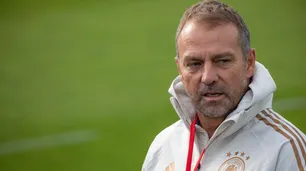 Quién es Hansi Flick, el nuevo técnico del Barcelona que llevó a la gloria a un gigante alemán y tiene fama de "entrenador campeón"