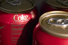 Coca-Cola anota récord tras aumento en volumen global de bebidas