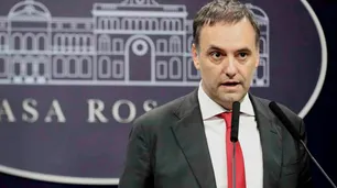 SADAIC intimó judicialmente a Manuel Adorni por calumnias e injurias: "La música tiene valor y tiene dueño"