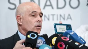 La peor semana de Abdala, el senador ‘sincericida’: fue denunciado por otro libertario y también por malversación de caudales públicos