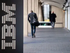 IBM recorta cerca de 2.000 empleos para restructurar su negocio