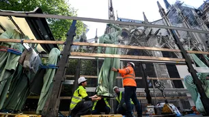 Bomberos de París lograron extinguir el fuego en Notre Dame