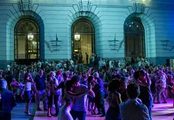 Milongas, clases de baile, exhibiciones y orquesta en vivo en el CCK