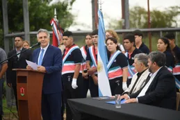 Llaryora inauguró el ciclo escolar: 18 mil chicos migrarán a las escuelas públicas y cuestionó a Milei por los salarios docentes
