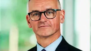 Quién es Alan Barrett, el economista irlandés que estudia el modelo que admira Javier Milei