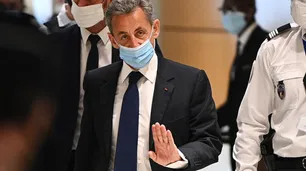 Condenan a Nicolas Sarkozy a tres años de prisión por corrupción