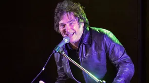 El elogio del hijo de Bolsonaro a Javier Milei: “Es el más adecuado para el momento que vive Argentina”