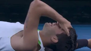 Carlos Alcaraz fue 'demasiado joven' para el eterno Novak Djokovic y es campeón en Australia