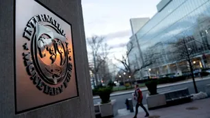 Según un economista, “los desembolsos del FMI no llegan a tiempo para pagar los vencimientos de fin de mes”