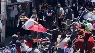 Video: batalla campal entre manteros y comerciantes en Flores