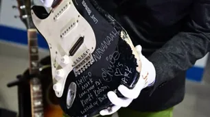 Una guitarra destrozada por Kurt Cobain se vendió por US$ 600 mil