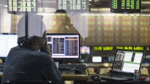 Suben las acciones en la Bolsa de comercio porteña pero también el Riesgo País