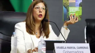 Arabela Carreras: "Decidí preservar la integridad del gobierno no presentándome a la reelección"