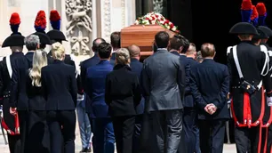 Así fue el último adiós a Silvio Berlusconi: más de 10 mil personas lo despidieron