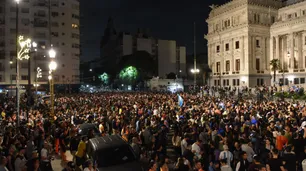Crónica de una noche agitada por los cacerolazos
