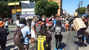 Así fue la protesta de los manteros en Flores
