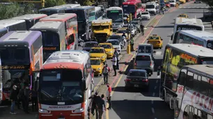 Luego de dos días de caos, los choferes de micros de turismo liberaron la 9 de Julio