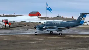 La Armada Argentina volvió a operar con aviones en la Antártida tras 51 años