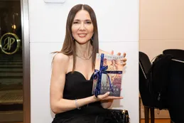 Entre diamantes y joyas de lujo, Cristina Pérez presentó su cuarta novela