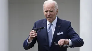 El tiroteo en Nueva York fue un día después del anuncio de Joe Biden para regular las "armas fantasmas"