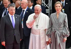 El papa Francisco llegó a Colombia para apoyar su “camino de paz”