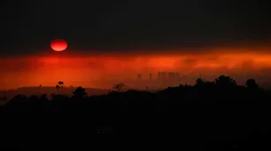 Lo que el fuego se llevó: en medio del desastre, Los Angeles suma testimonios desgarradores