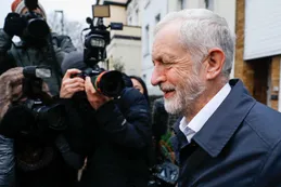 Opositores a Theresa May acuerdan respaldar nuevo referéndum para el brexit