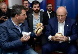 Giuliani peronista: recorrió La Matanza y comió choripán