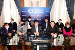 El gobierno de Tucumán intercedió y transportistas flexibilizan la protesta para reanudar la zafra azucarera