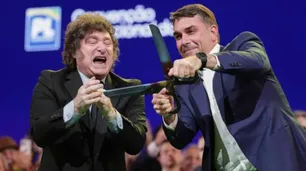 La victoria de Bolsonaro hizo caer el riesgo país y le dio aire a Milei, pero el mercado mantiene sus dudas sobre 2027