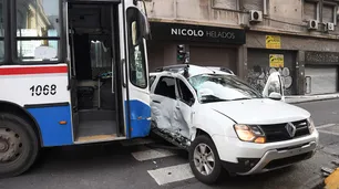 Accidente en Monserrat: ocho heridos tras un choque entre una camioneta y un colectivo