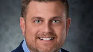 Quién era Brian Thompson, el CEO de United Healthcare asesinado a tiros en plena calle en Nueva York