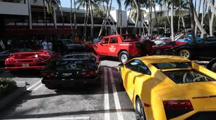 Autos de lujo coparon el Bal Harbour Shops