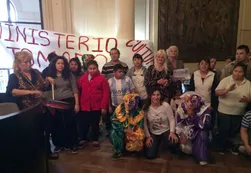 La Comisión de los empleados despedidos de las villas le responden a Teresa Parodi