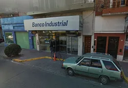 Se llevan 750 mil pesos de un banco en treinta segundos