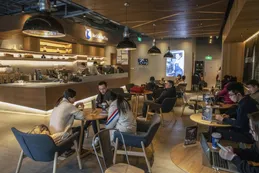 Starbucks está agregando cajas para desechar agujas en sus baños