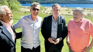 Macri vuelve del sur y viaja a Italia mientras da señales de que no jugará este año