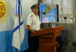El submarino hizo ocho llamadas a la madrugada y luego desapareció