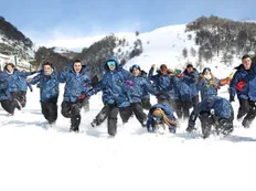 Viajes de egresados a Bariloche: padres reclaman a una empresa de turismo por cambio de fecha sin acuerdo