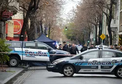 Robo y tiroteo en banco de Almagro: un muerto y un herido